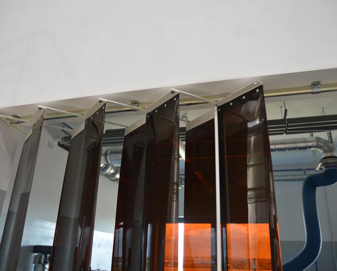 Realizácia PVC lamelovej clony vo firme STATECH s.r.o. #2 - Zváracie zásteny